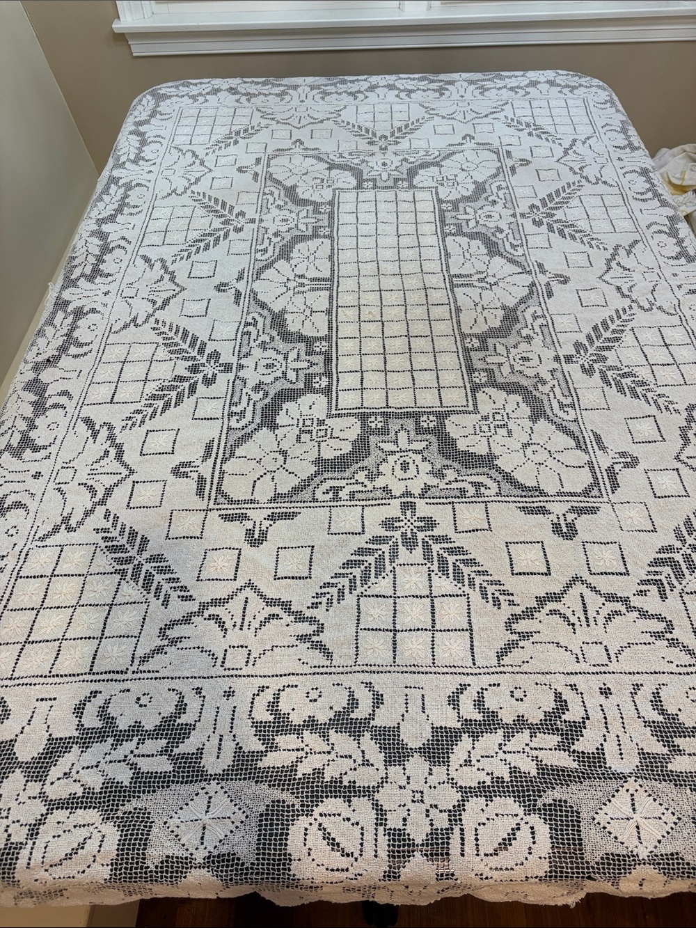 Elegant off White intricate Lace Tablecloth